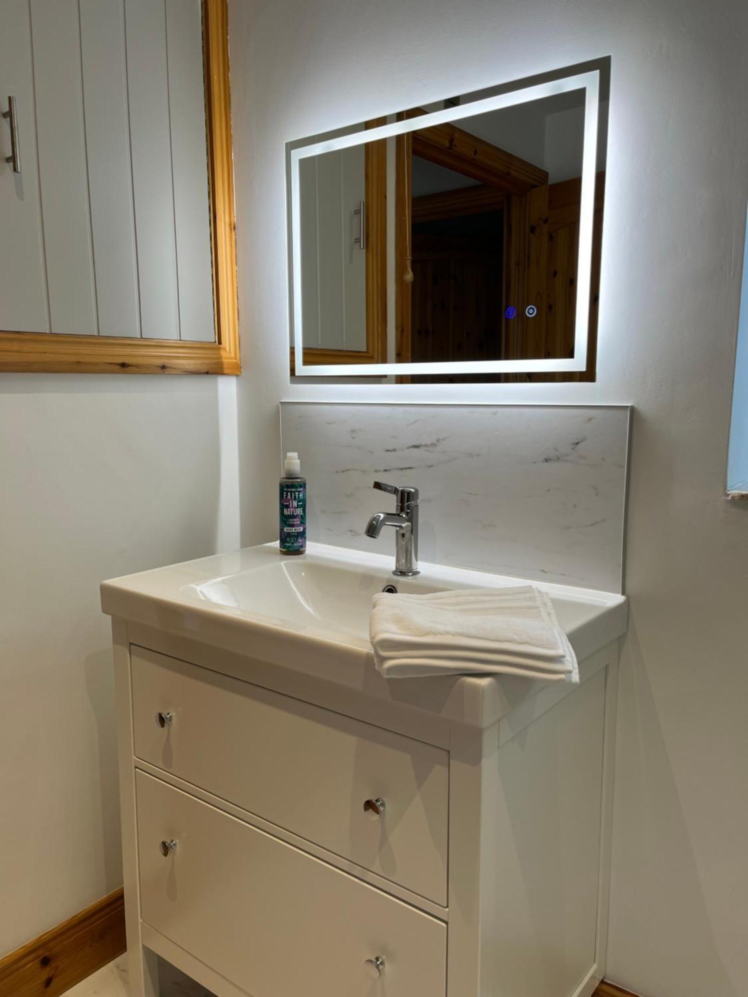 The Cottage At Ashbrook - Charming Country Cottage Near 벨파스트 외부 사진